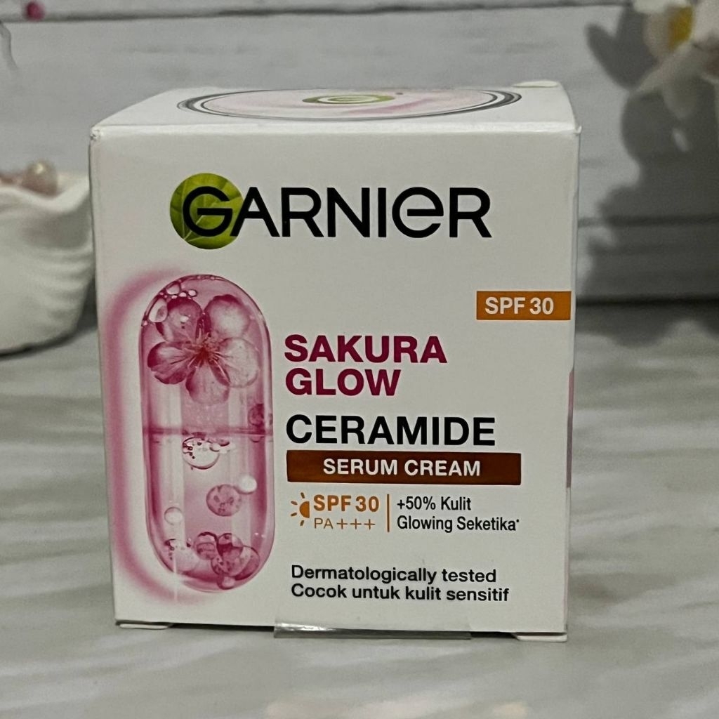 Sakura Glow Ceramide cream siang 50ml Garnier krim siang