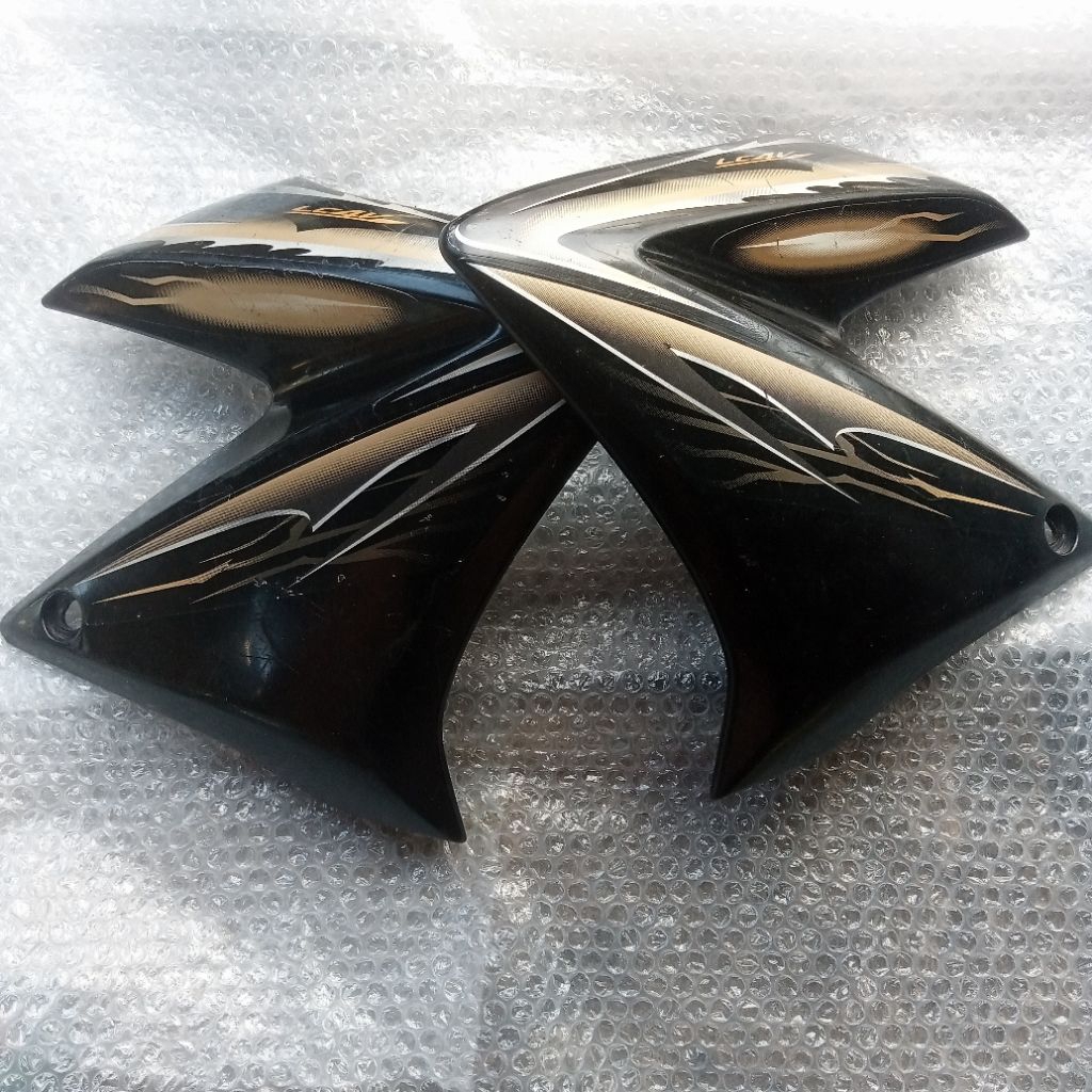 Cover tutup Sayap Tangki set kanan kiri bekas yamaha Vixion old lama Original