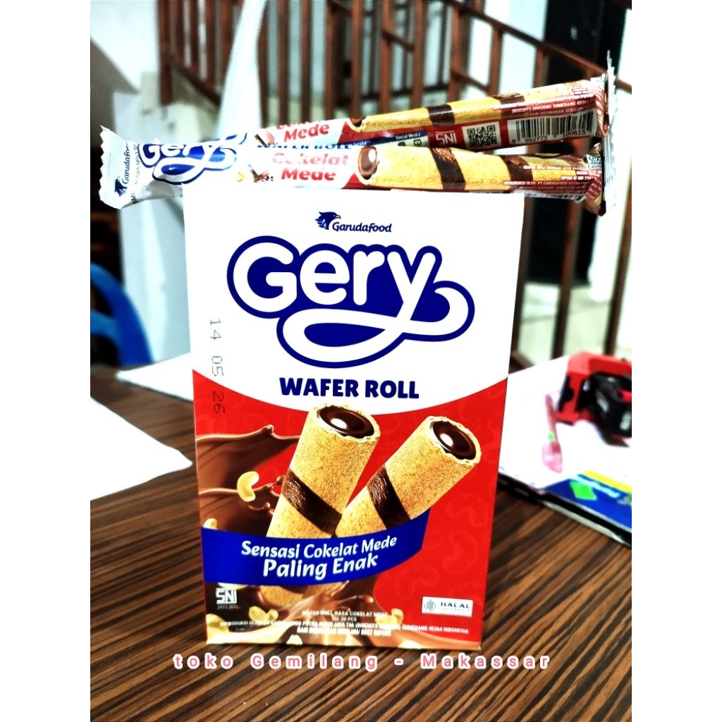 

Gery wafer roll box isi 20 @15 gr, wafer roll rasa cokelat mede / mente