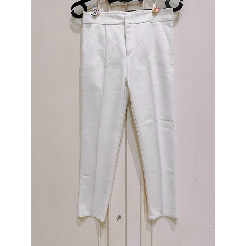 Preloved Celana Wanita Bahan Putih