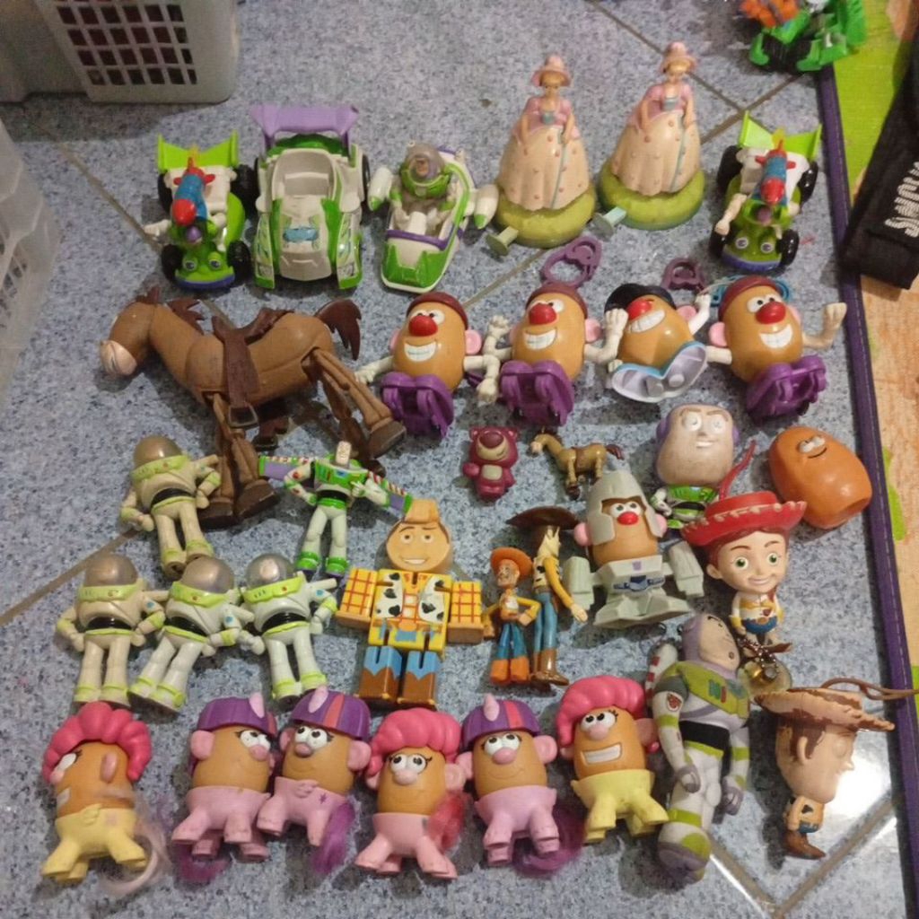 22-10-25 Figure Toy Story Jessy Buzz The Lightyears Alien woody Toys mcd Happy meal aliens Bullseye