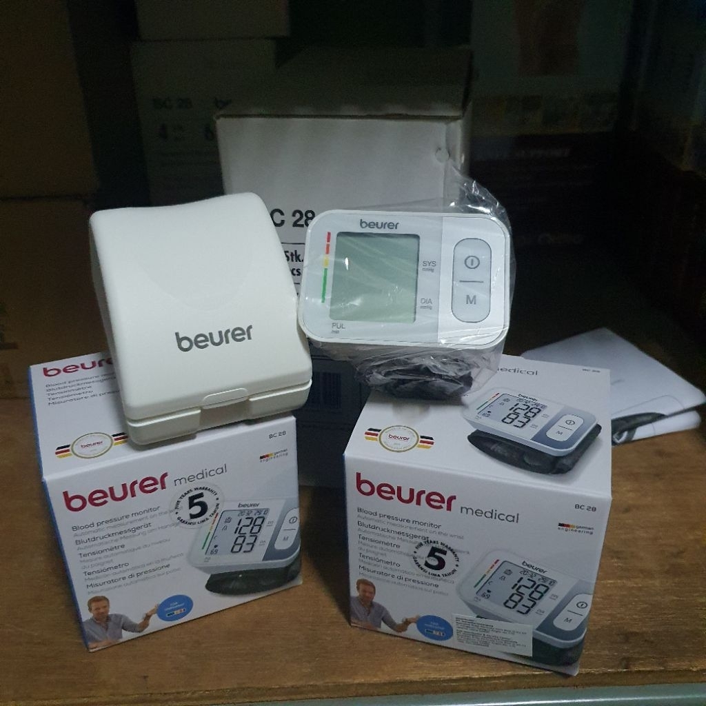 Tensimeter Digital Beurer BC 28 Pergelangan Tangan, Kapasitas Memori 120 Pengukuran, Deteksi Aritmia