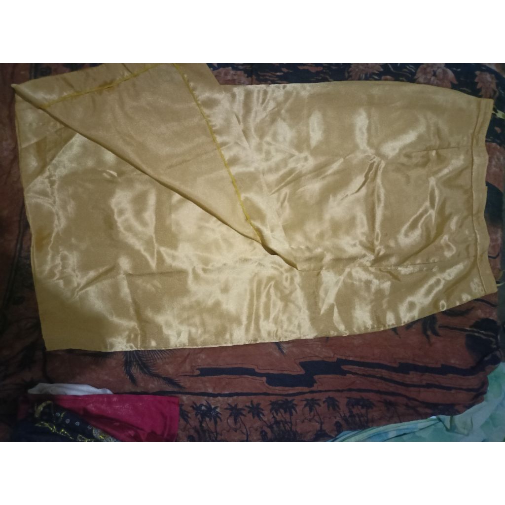 preloved rok satin licin