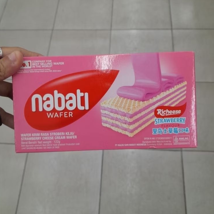 

Nabati Richeese biskuit wafer krim cream rasa Strawberry Cheesecake stoberi keju 110gr / 122gr box