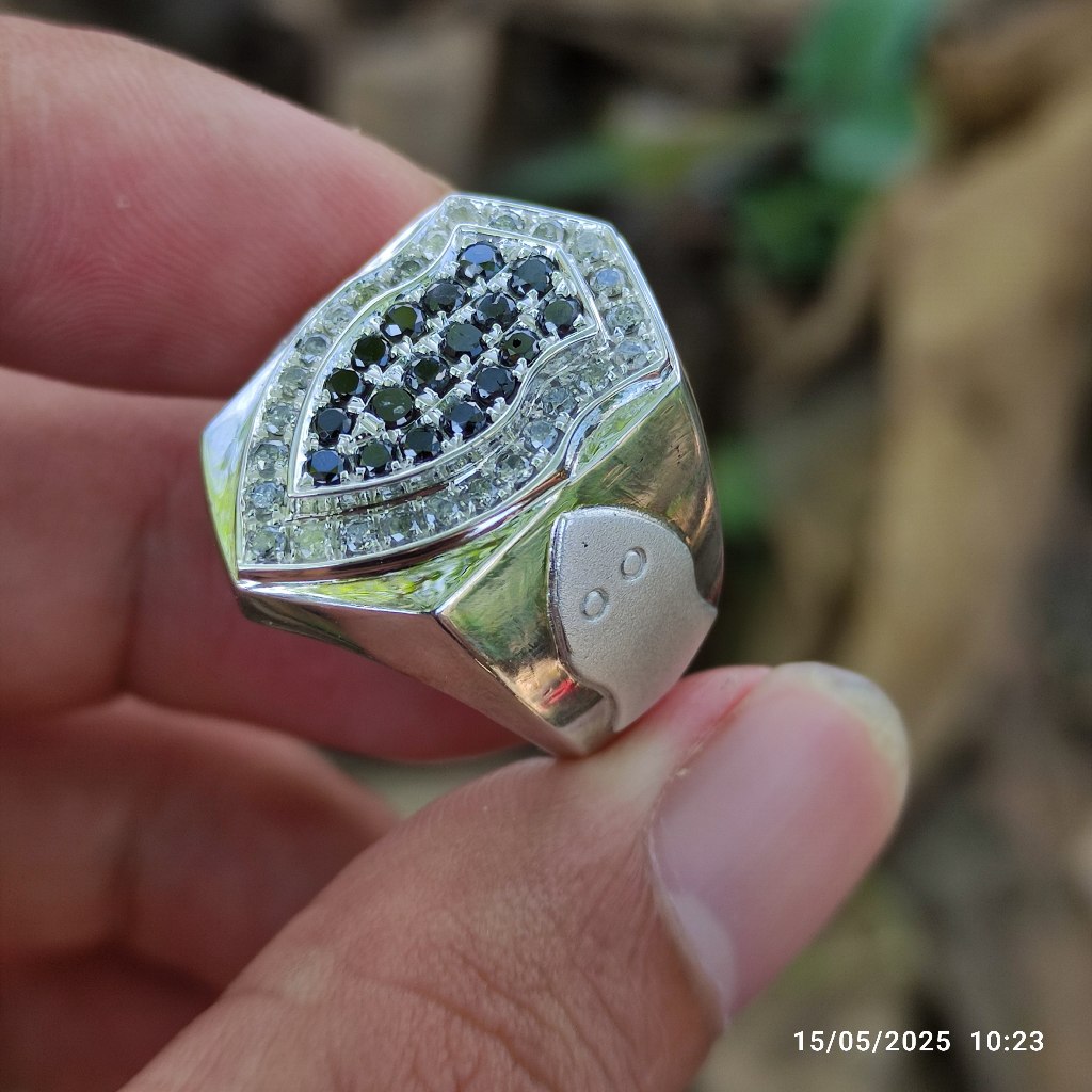 cincin pria terompah berlian hitam putih asli