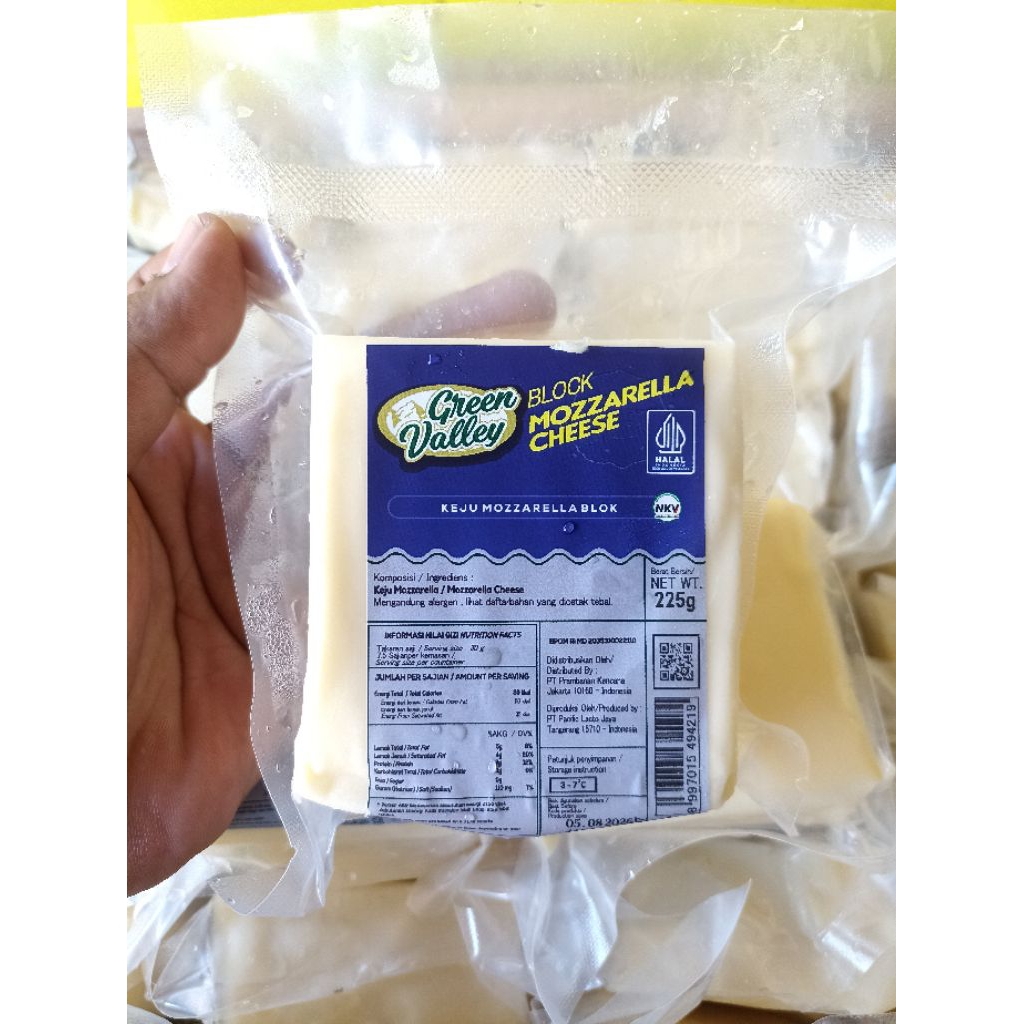 

KEJU MOZZARELLA GREENVALLEY 225gr BALOK *PREMIUM GRADE