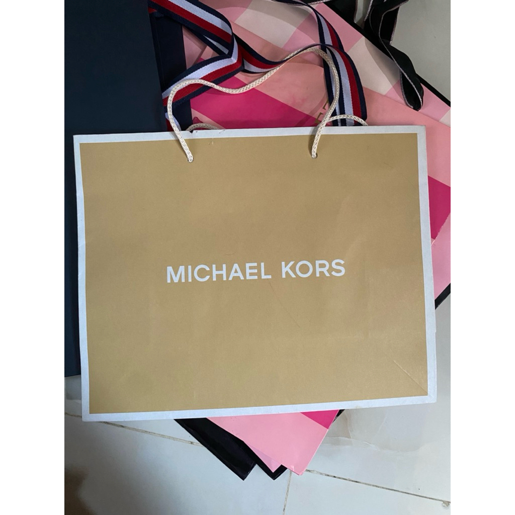 

Paper Bag MK Micheal Kors Authentic 100%