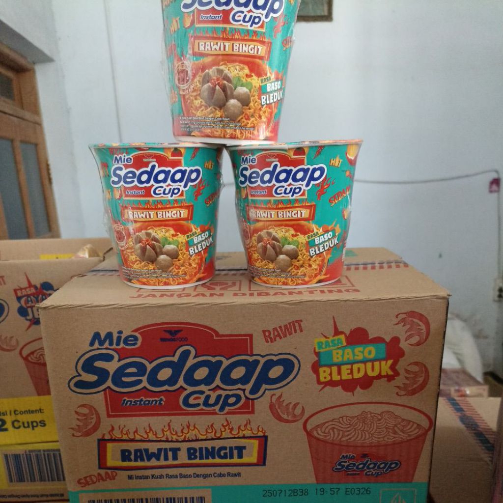 

1 dus Mie Sedaap Cup Rawit Bingit Rasa Baso Bleduk, Rasa Ayam Jerit, Rasa Kare mercon 77g isi 12 Cup