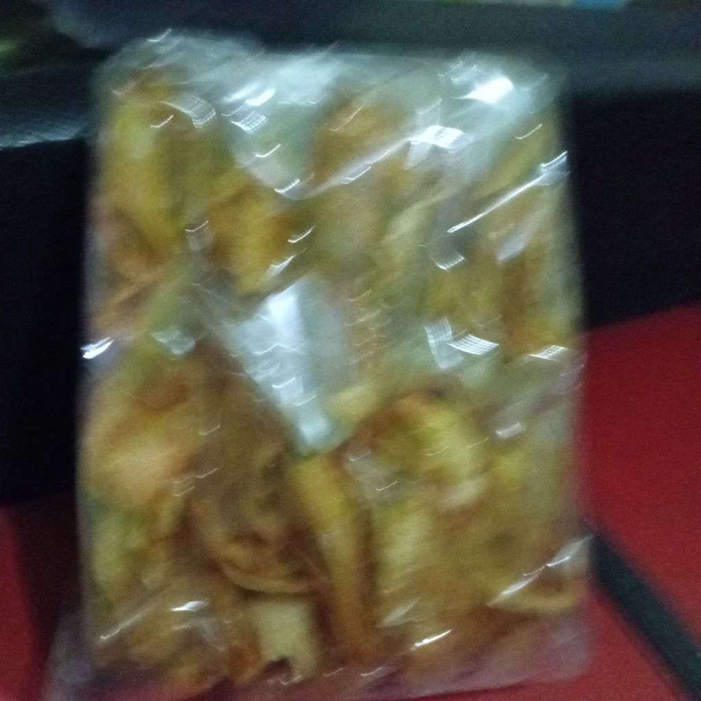 

Makanan ringan kripik riki pedas gurih renyah