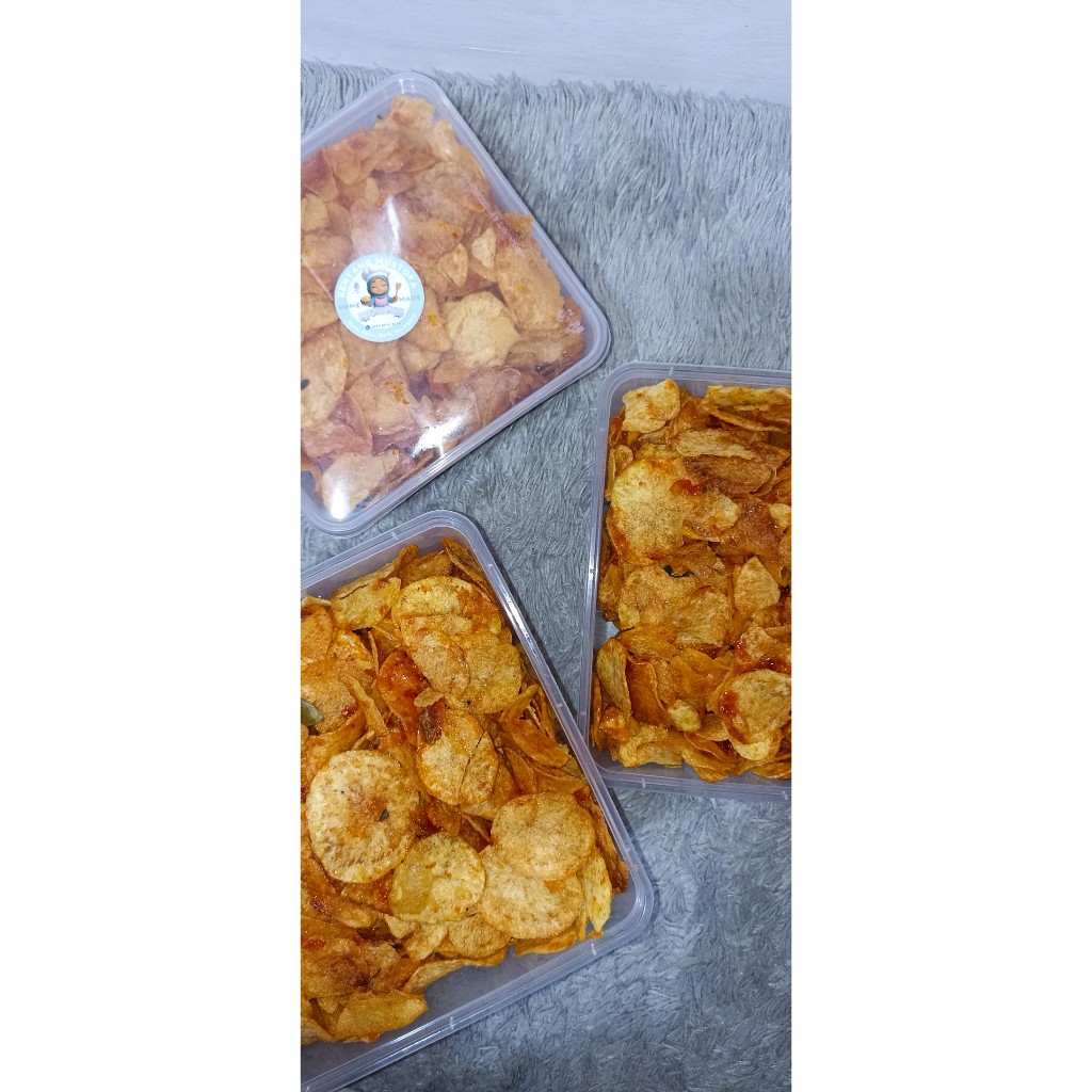 

Keripik Kentang 1 Kg – Original / Pedas – Camilan Renyah Gurih Homemade by Umi Mama