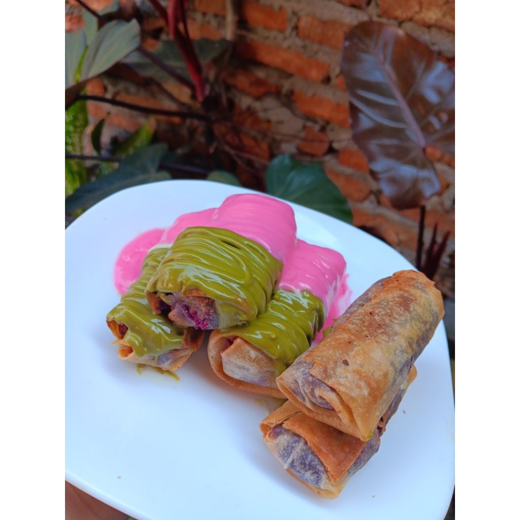 

LUMPIA UBI UNGU COKLAT LUMER + GLAZE GREENTEA, STROWBERY PREMIUM