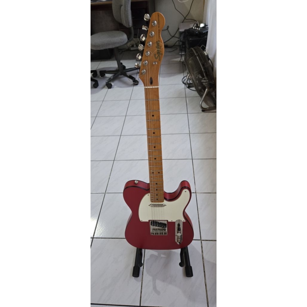 Squire Limited Edition Classic Vibe 60s, custom telecaster, Maple, Satin Dakota Red 2024.