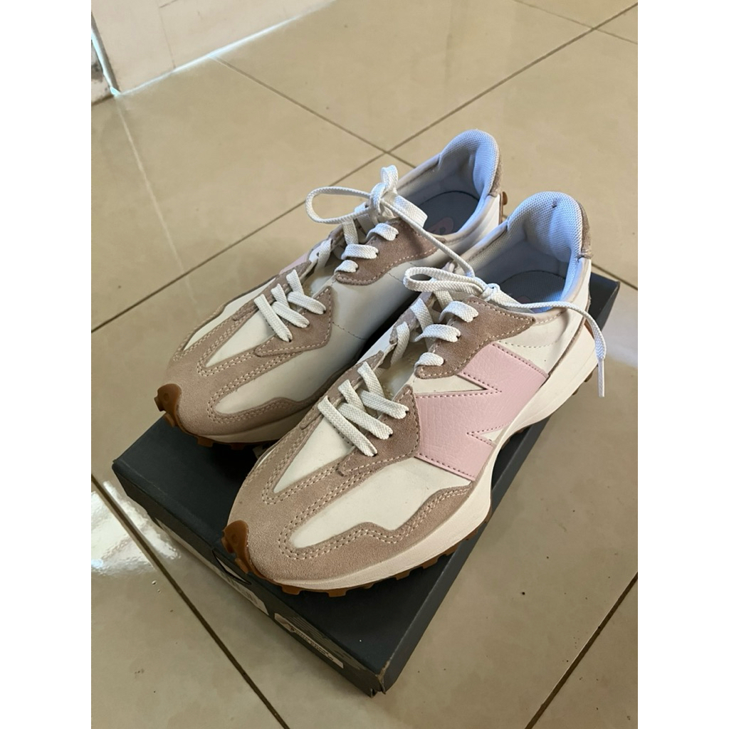 New Balance 327