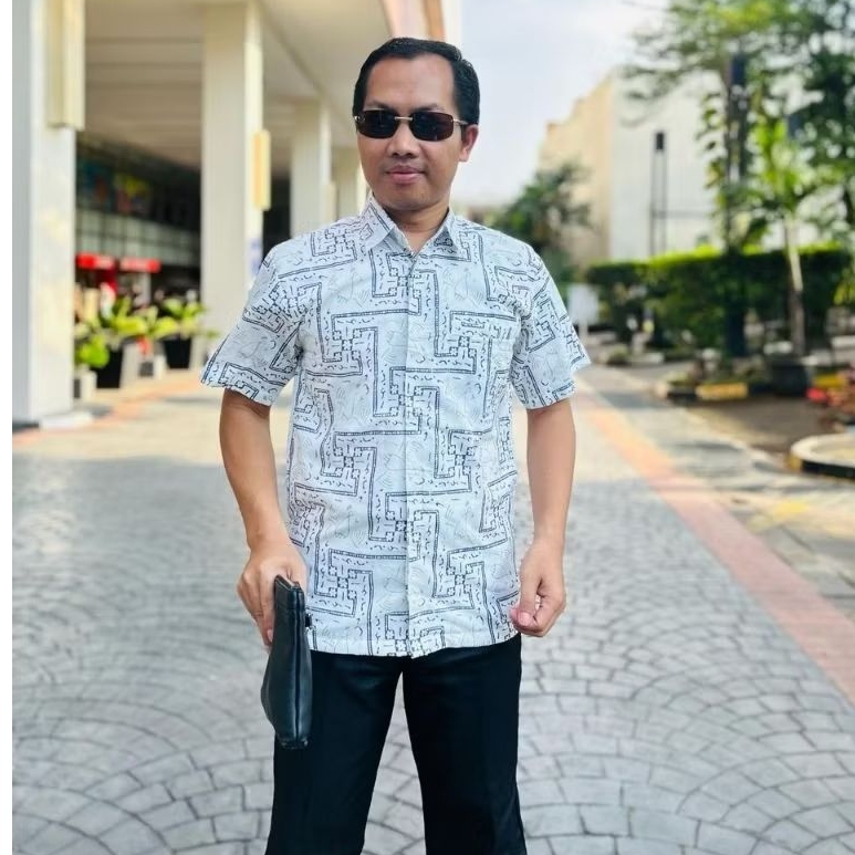 Hem batik pria PUTIH Lengan pendek non furing bahan katun