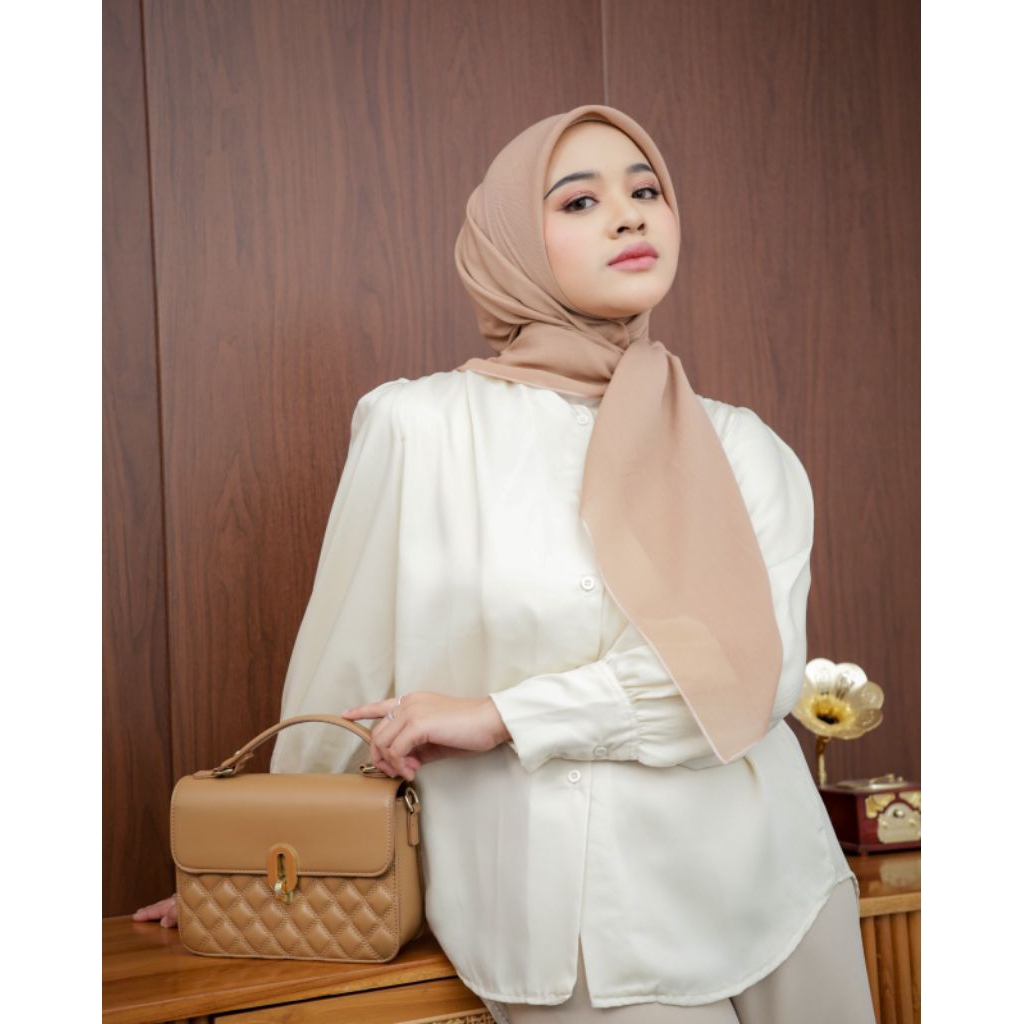 Hijab Polos Voal Paris Segiempat Milk Chocolate by Rinaanggraini.id | jilbab Coklat nude cream