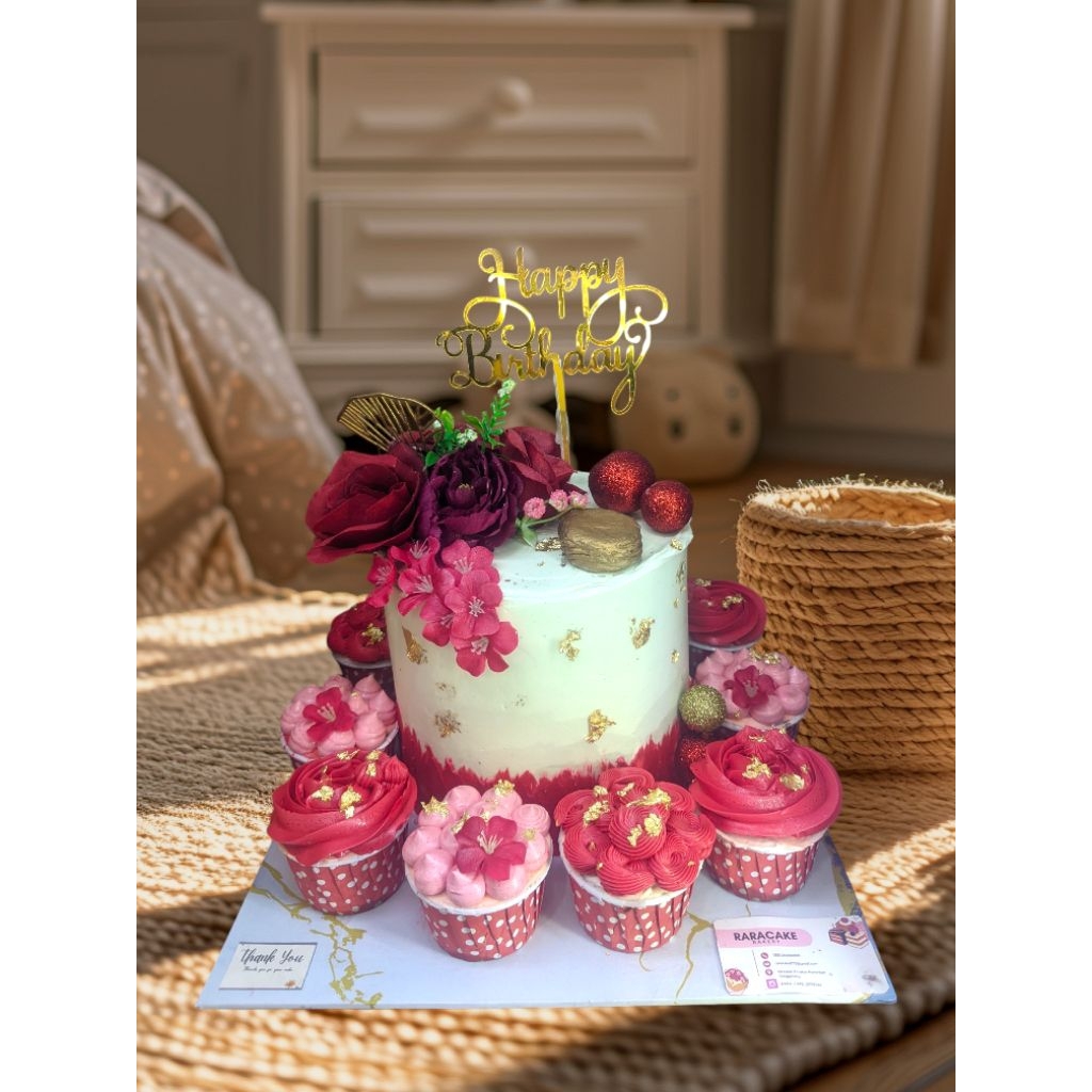

red flower cake+8 pcs cup cake