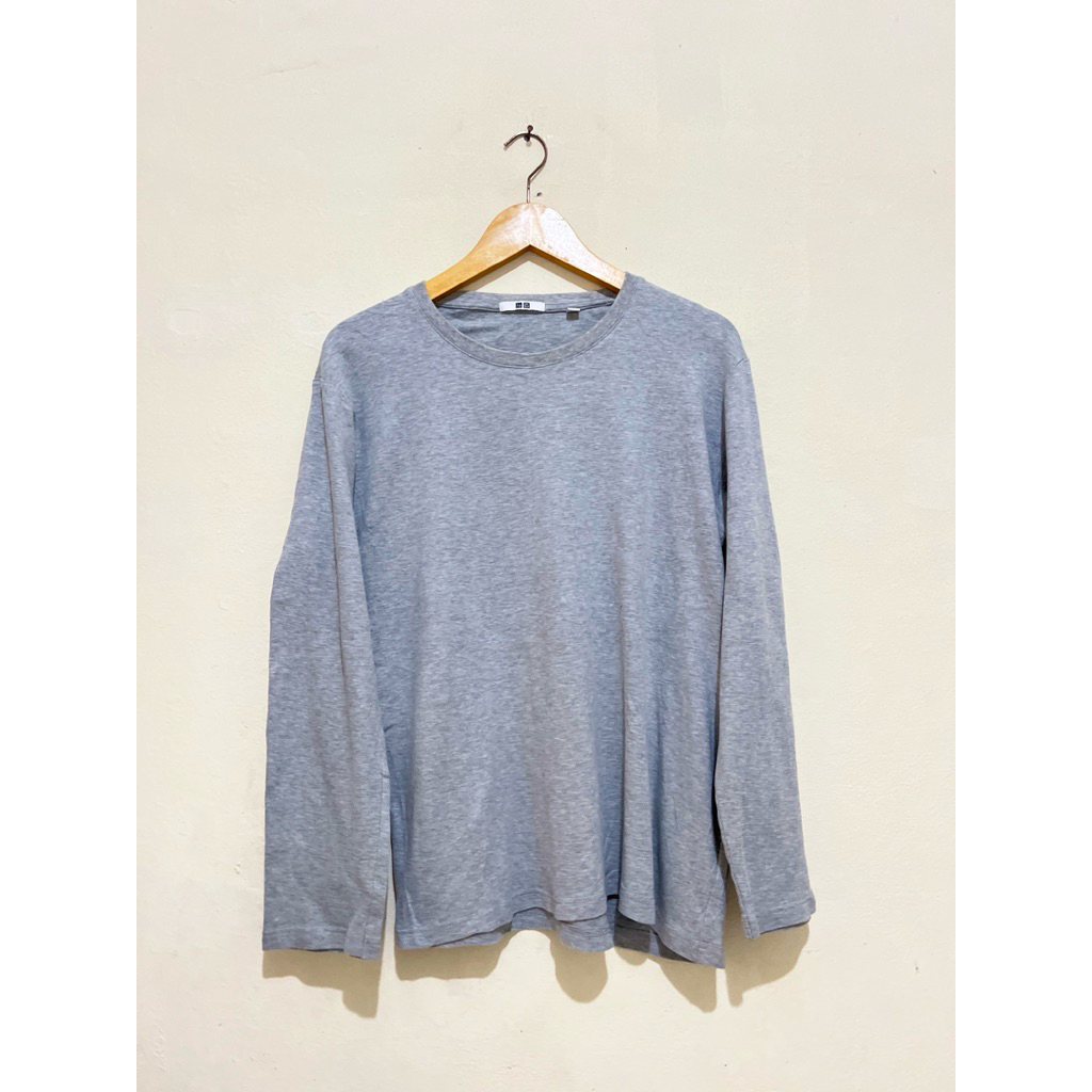 Preloved Uniqlo Kaos Lengan Panjang Abu Second