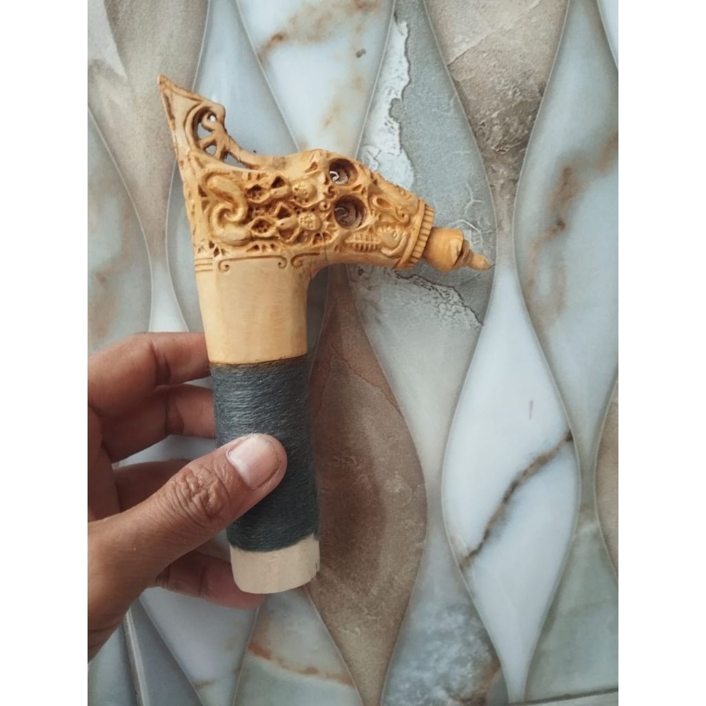 Hulu gagang ukir kayu mohoni