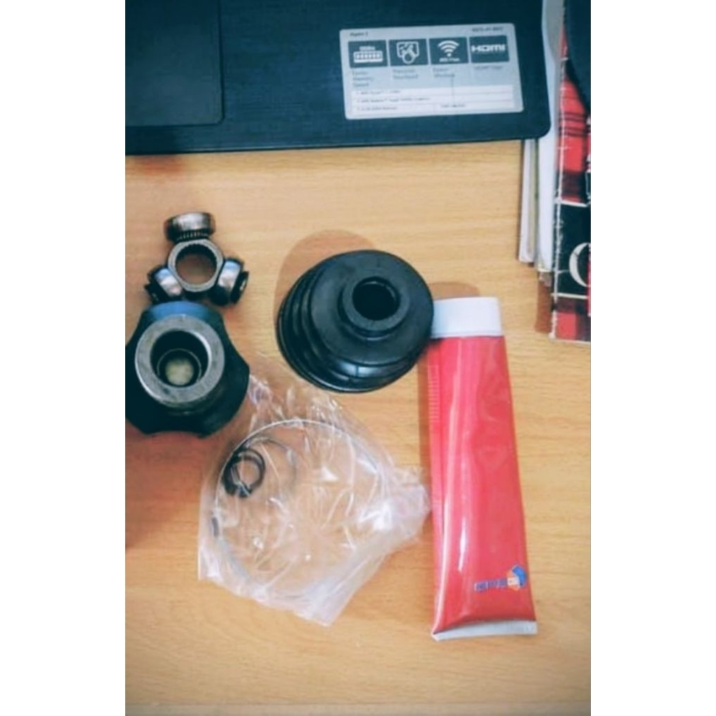 Deskripsi As roda CV joint bagian dalam Kanan Suzvki Swift ManualAs roda/CV joint bagian dalam kanan