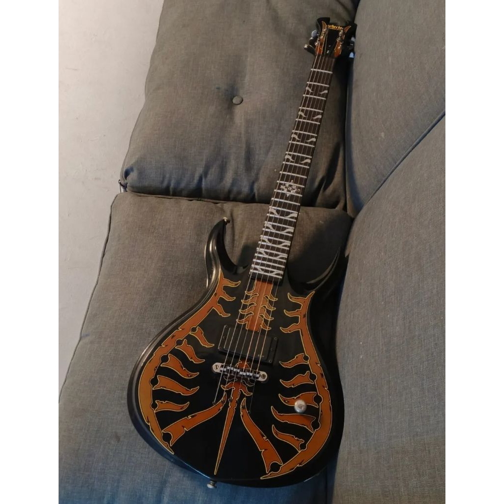 Schecter devil spine with emg usa elektrik gitar original