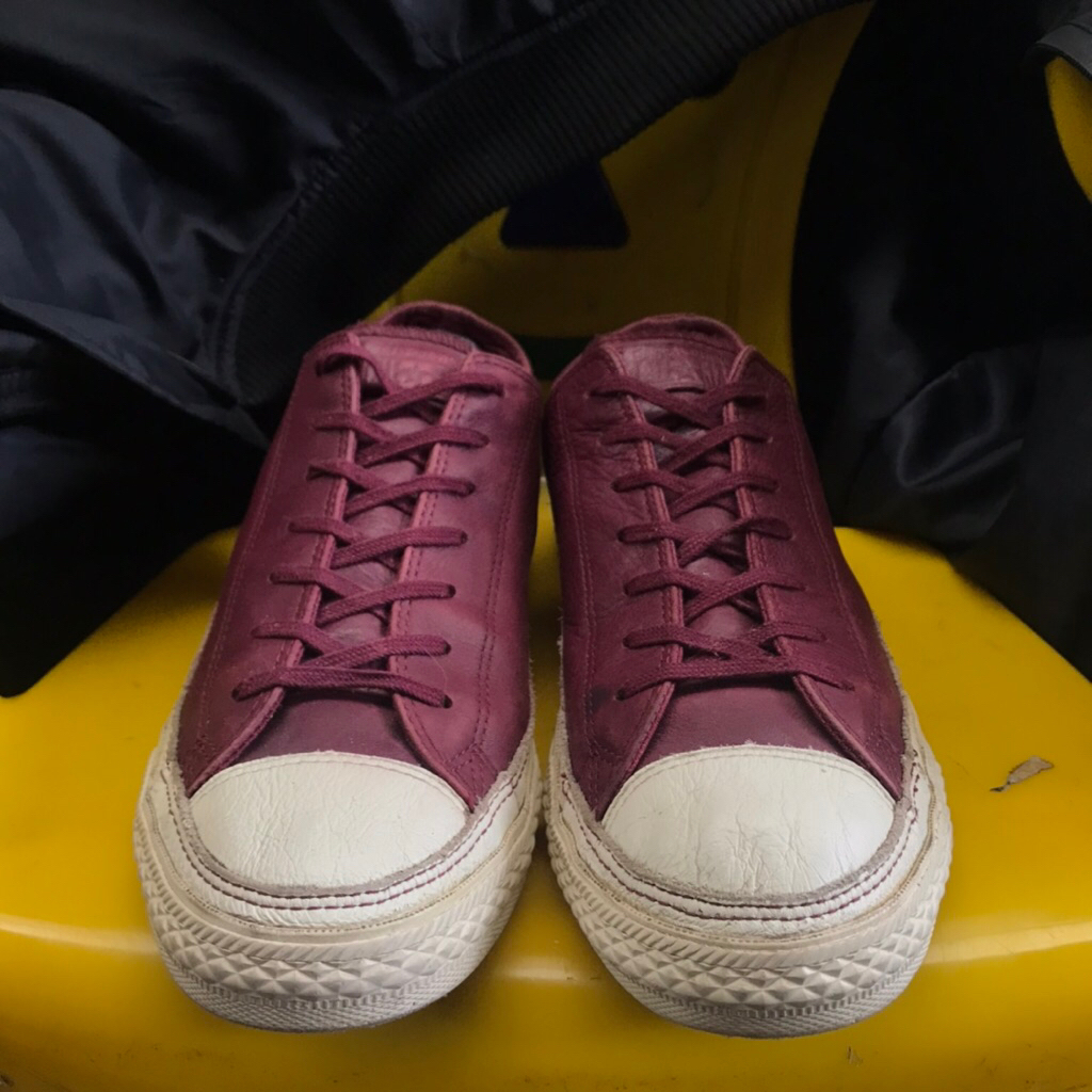 converse low (size 43) leather maroon like new