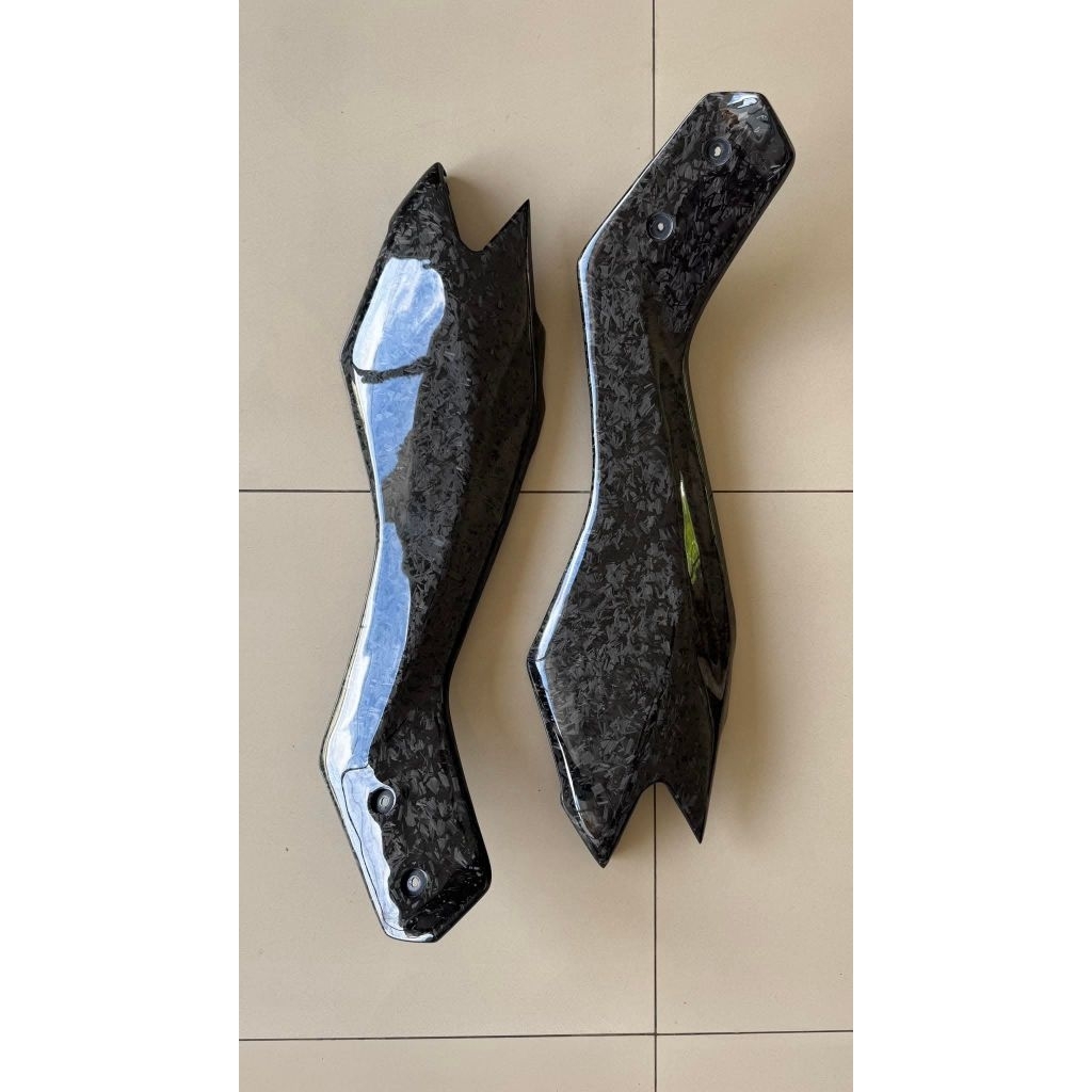 Deltabox NMAX Skining Carbon KEVLAR /SERAT CARBON ORI- – Semua Tipe NMAX (PO 14 Hari, Bisa Lebih Cep