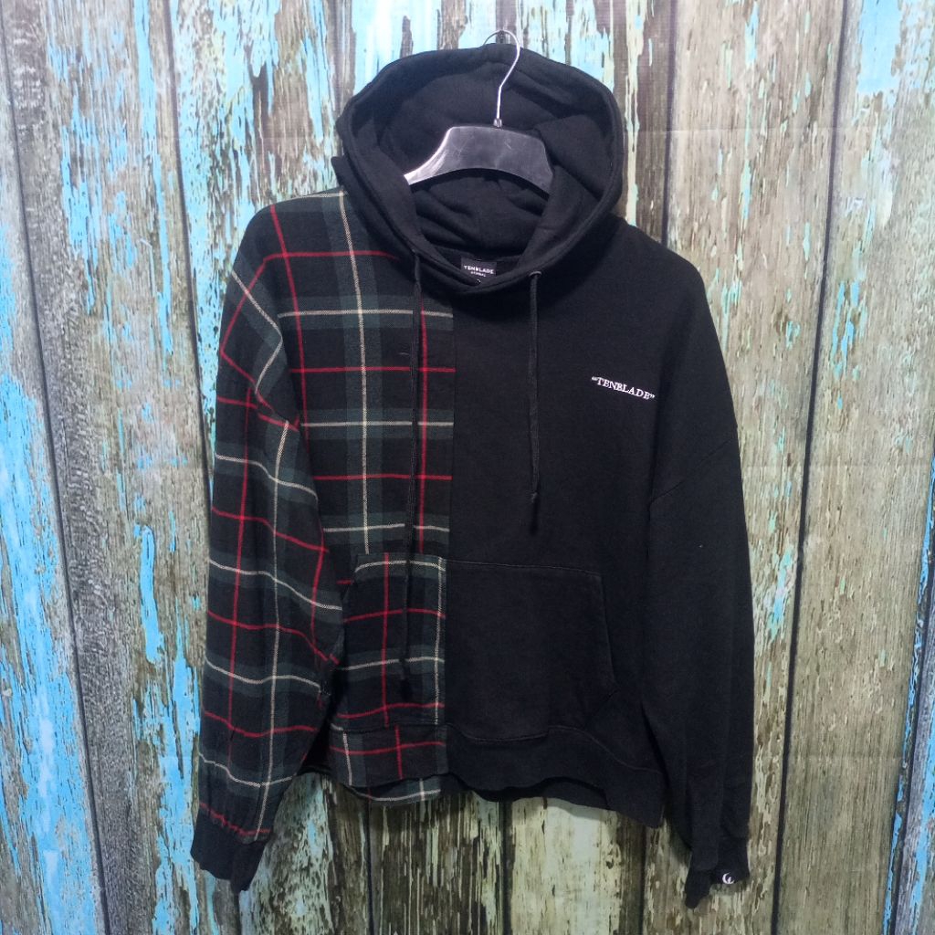 Hoodie TENBLADE abu-abu mulus bagus size M fit XL (P 70cm L 66cm)