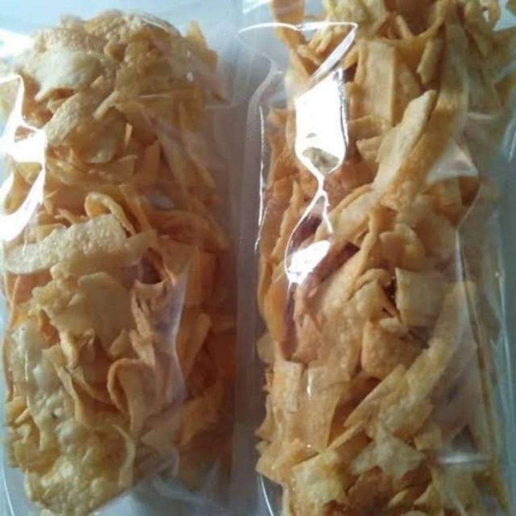 

kripik singkong.kripik singkong matang siap disantap.kripik singkong reyah dan gurih dan original.per bungkus 500 gm