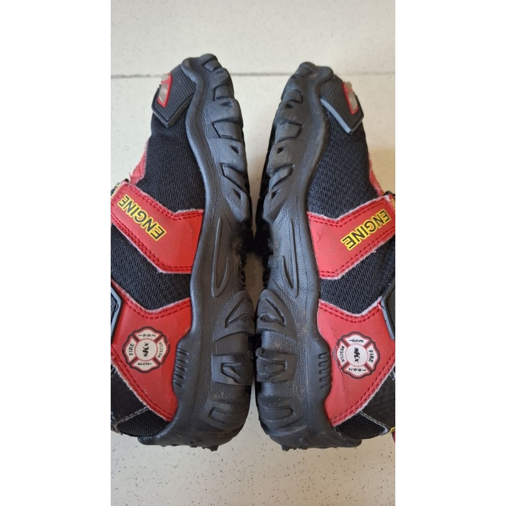 Preloved Sepatu skechers Anak laki-laki