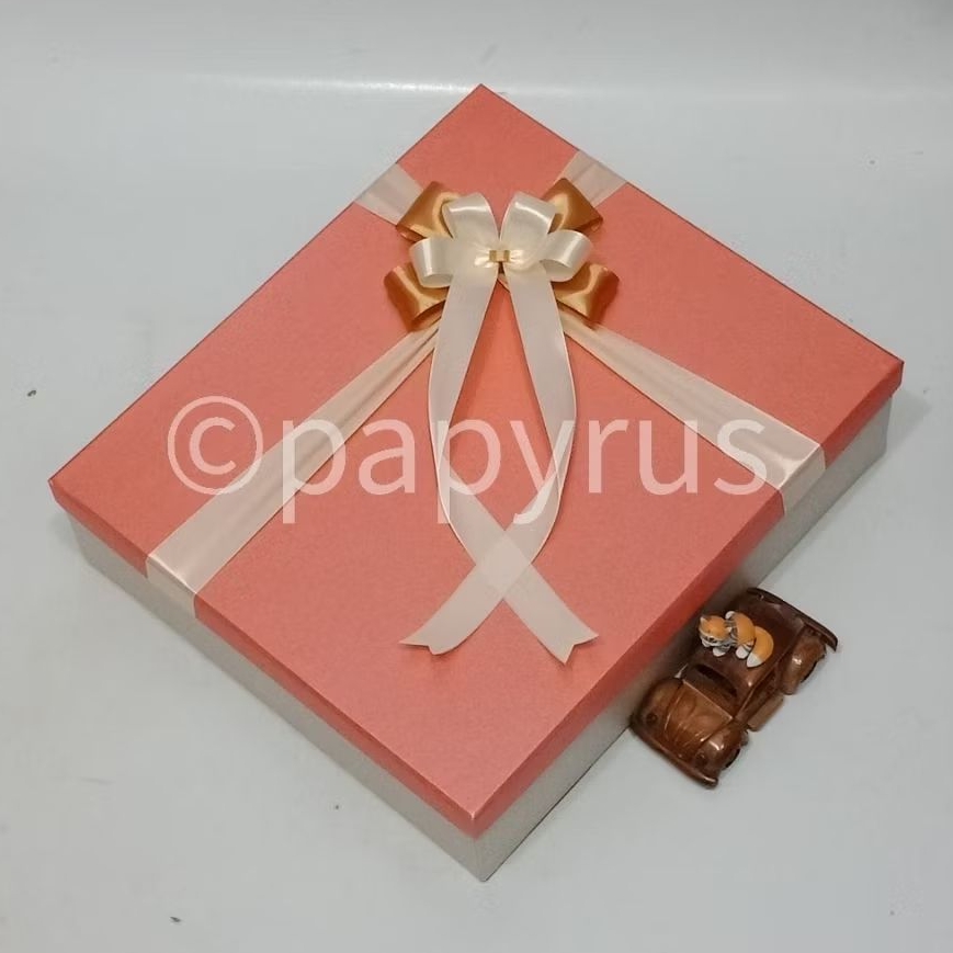 

PAPYRUS Kombinasi 35x40 Tinggi 10cm Kotak Kado Gift Box Hardbox Hampers Hadiah V3