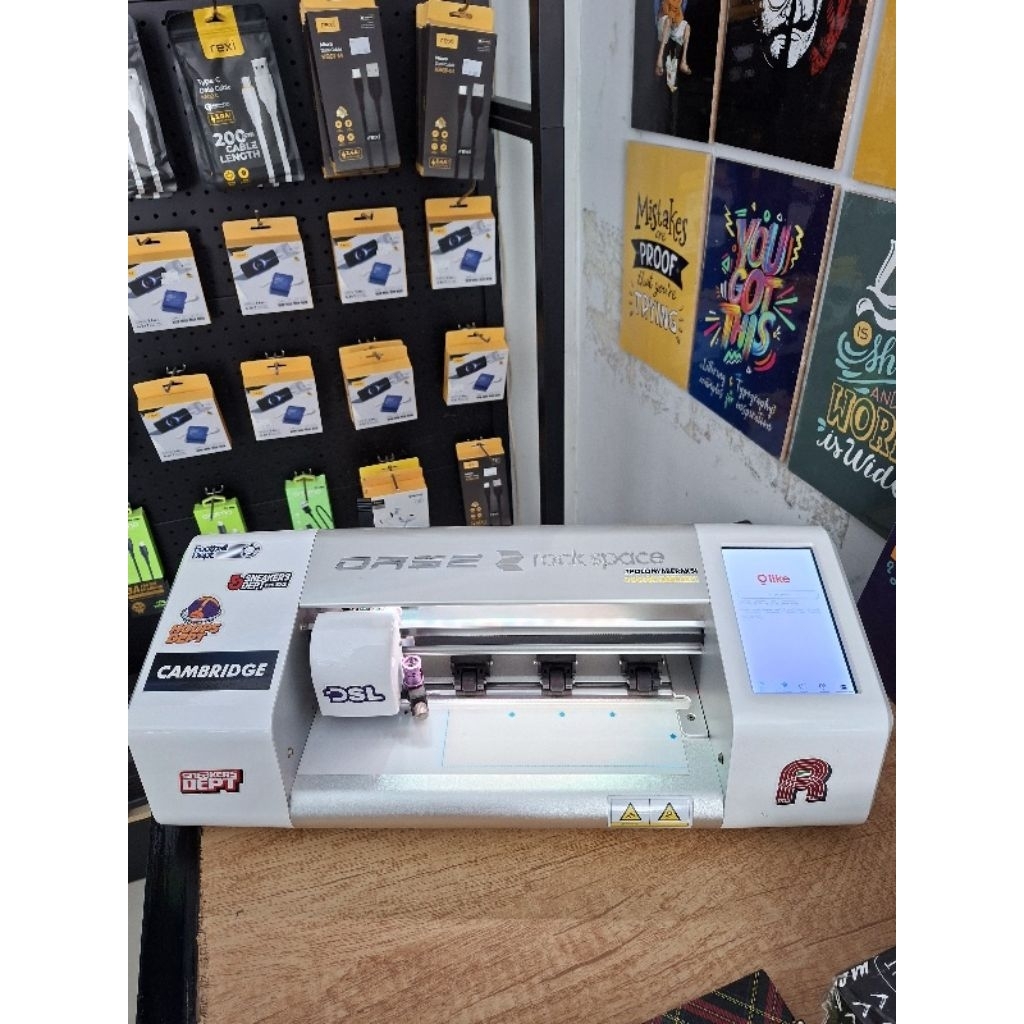 Mesin Cutting Hydrogel Oase Rockspace Pakai Layar