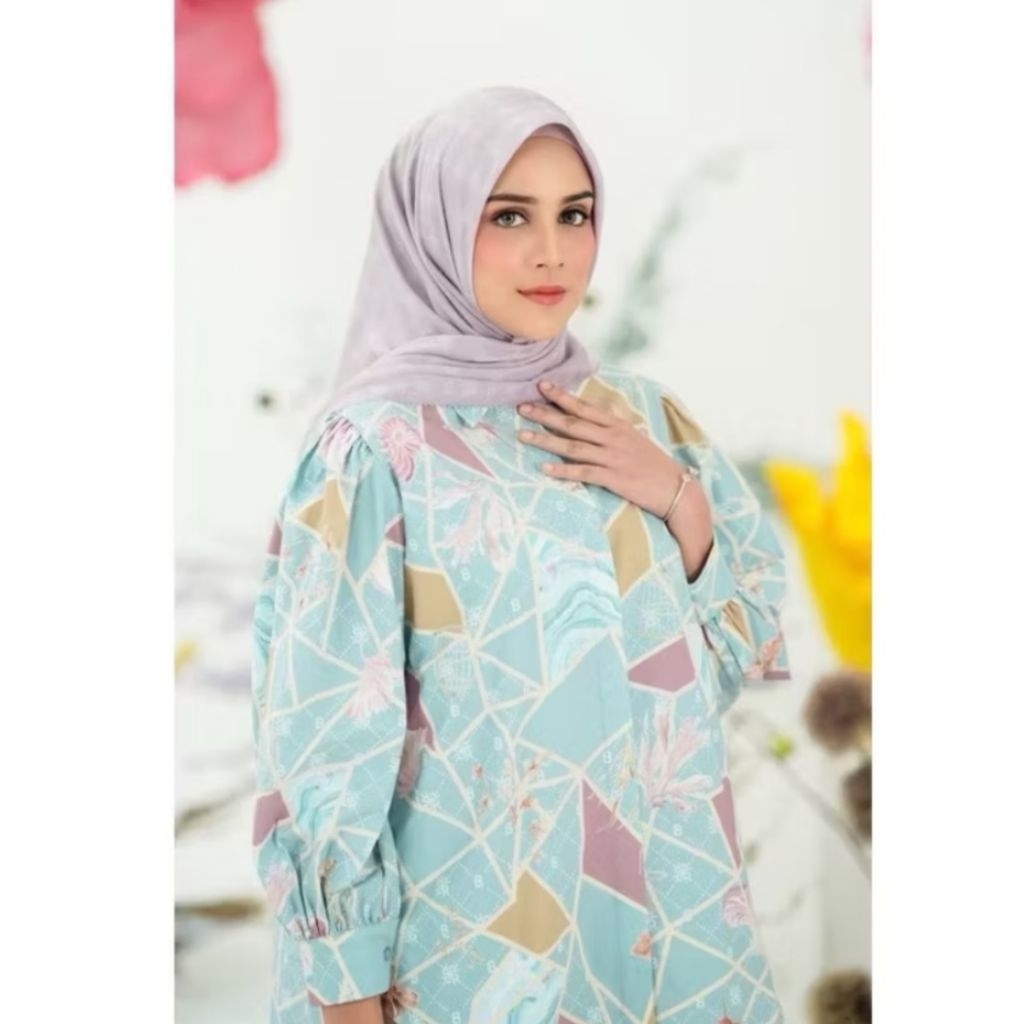 Buttonscarves Beauty - New Astera Top Bs x RM size S (split 750)