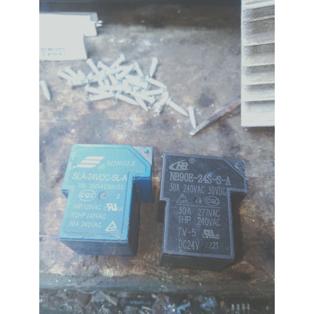 relay 24v kaki 4 cabutan