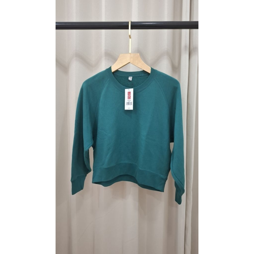 [PRELOVED] CREWNECK UNIQLO, HIJAU EMERALD