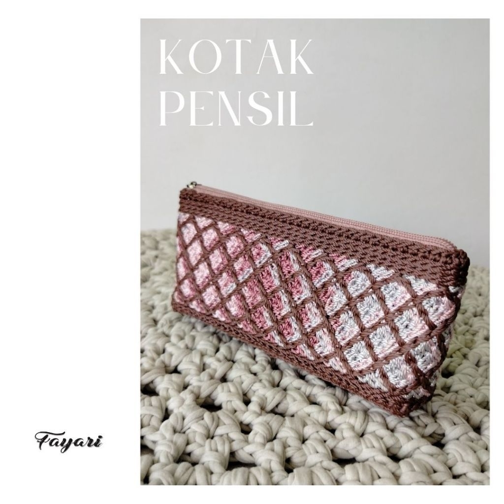 

Kotak Pensil - Rajut