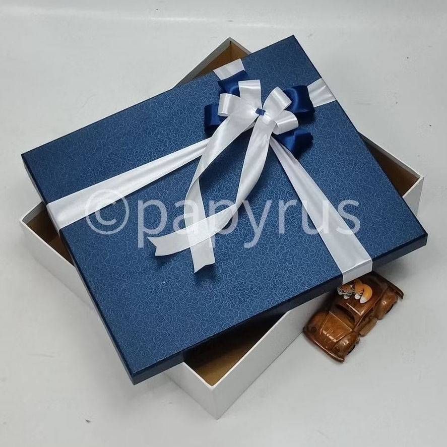 

PAPYRUS Kombinasi 35x40 Tinggi 8cm Kotak Kado Gift Box Hardbox Hampers V1