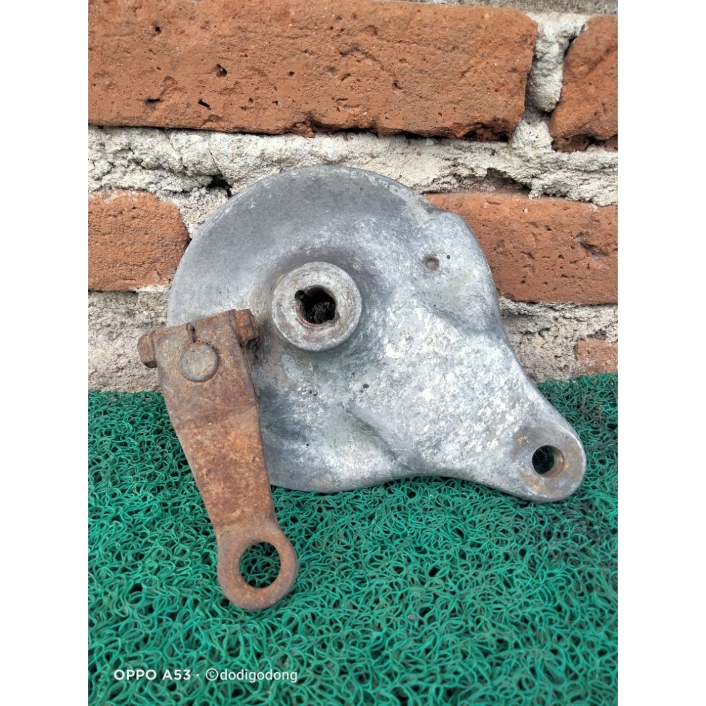 Tutup Kampas Tromol Belakang Honda C50 C70 C90 C700 S90 Original