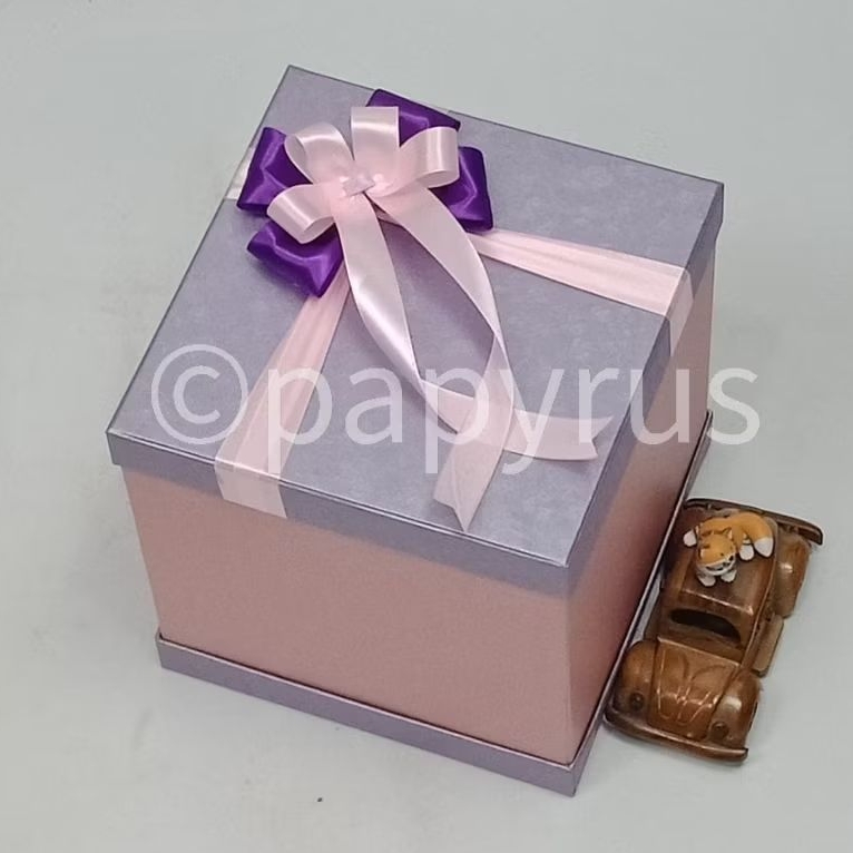 

PAPYRUS Sandwich 20x20 Tinggi 20cm Kotak Kado Gift Box Hardbox Hampers V3