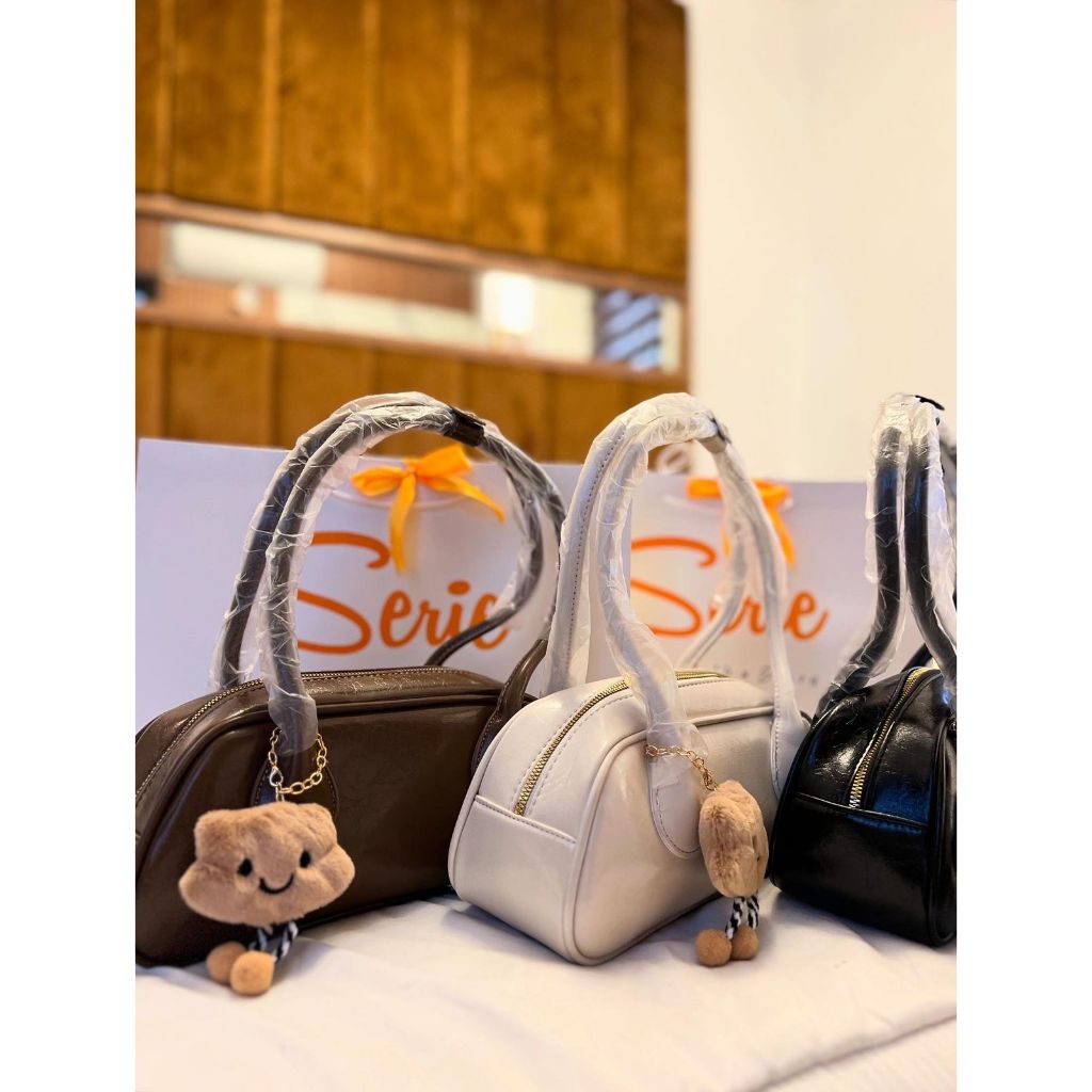 Pochita Shoulder Bag With Mini Doll