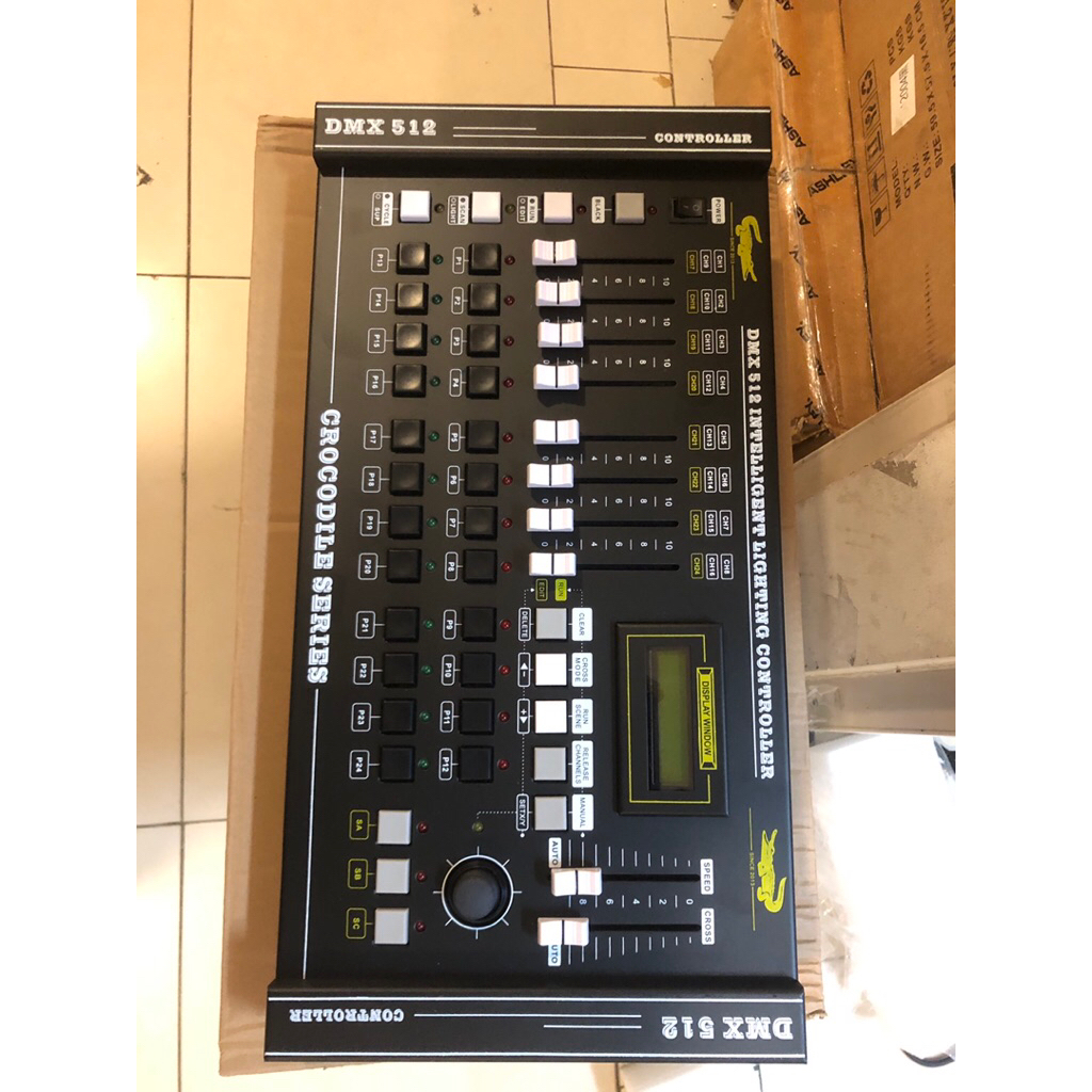 Mixer crocodile control lighting panggung