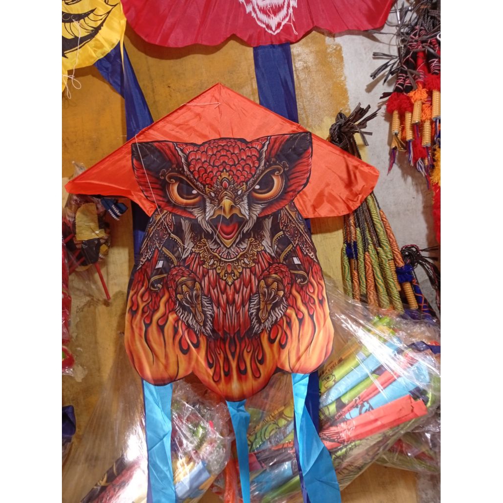 LAYANGAN CELEPUK KAIN PARASUT