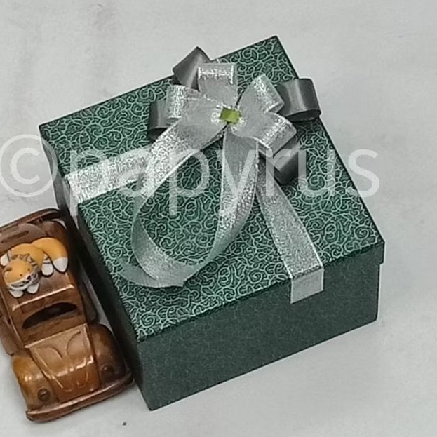 

PAPYRUS 15x15 Tinggi 10cm Kotak Kado Gift Box Hardbox Hampers V2