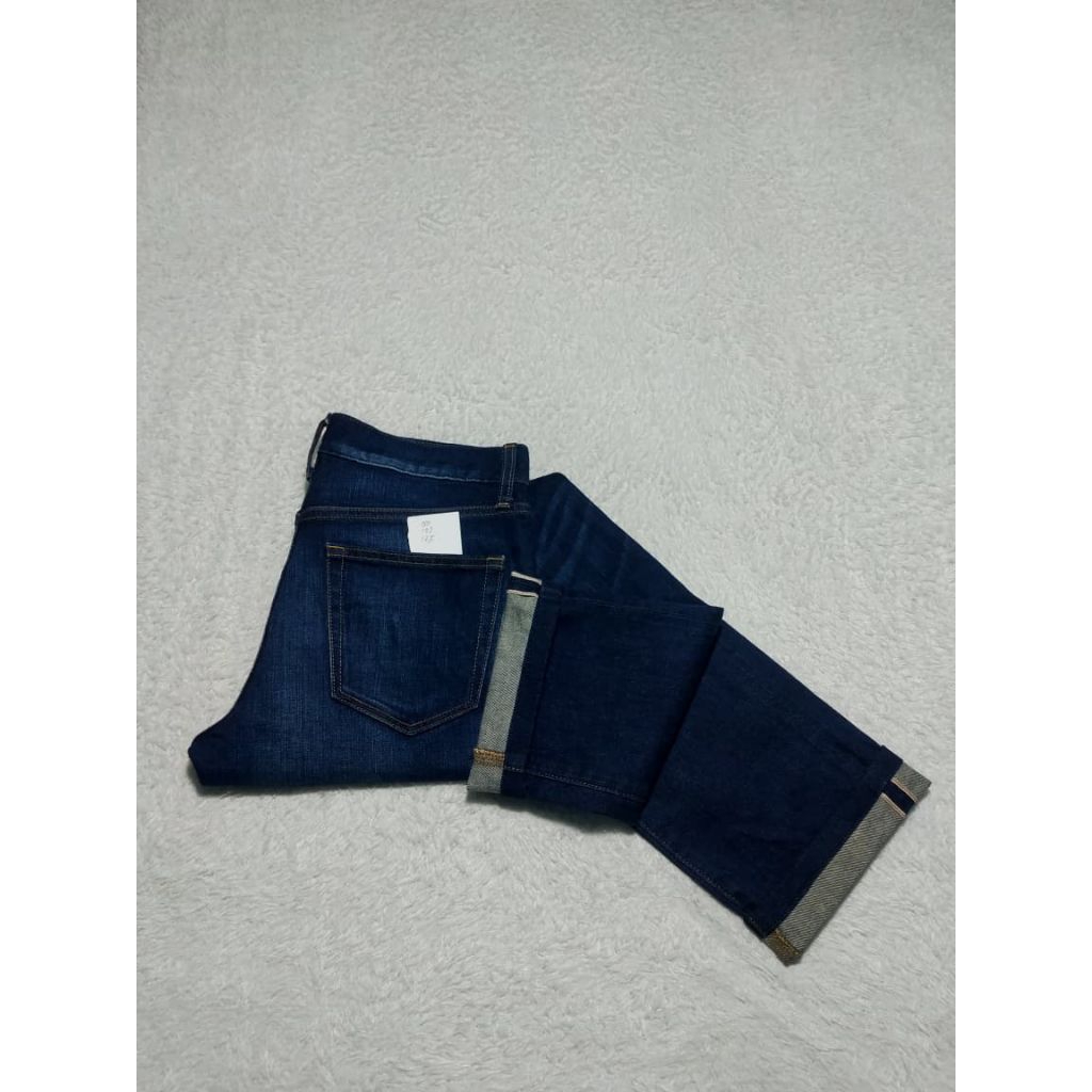 Celana jeans second berkualitas by UNIQLO SALVAGED SLIM STRAIGHT