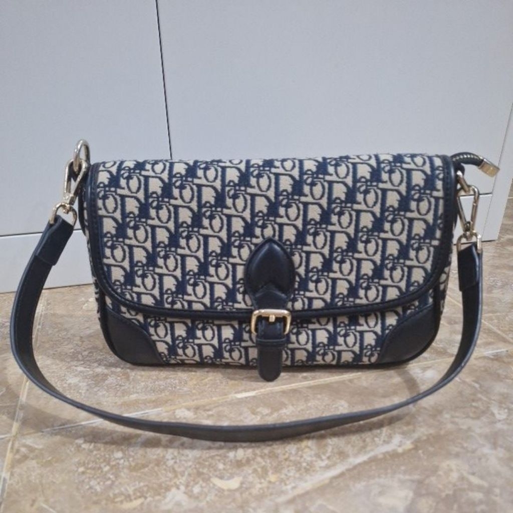 preloved shoulder/sling bag PALOMINO black