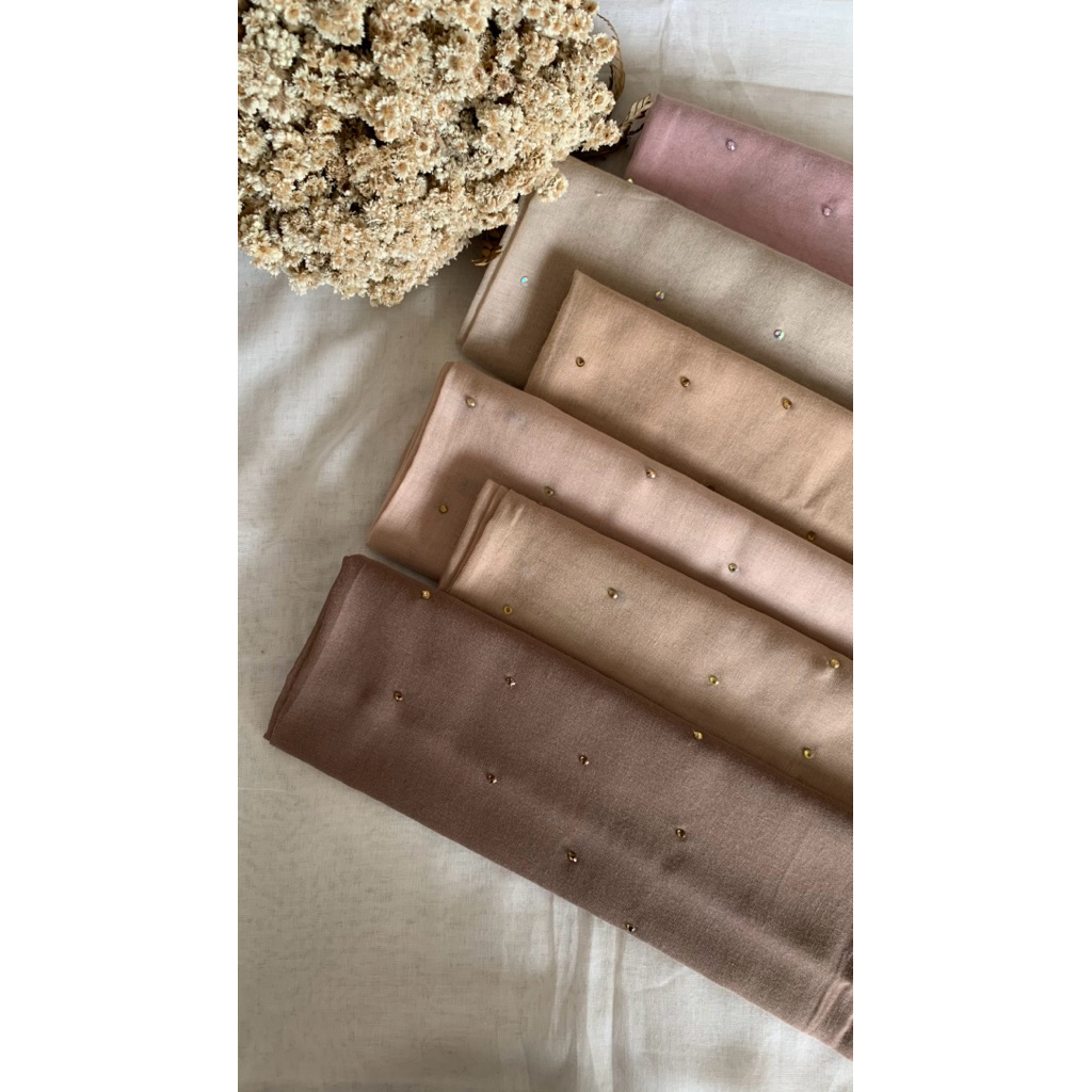 Hijab Segi Empat Paris Premium/ Hijab Segi Empat  Swaroski/ Jelbab Segi Empat Payet Tabu