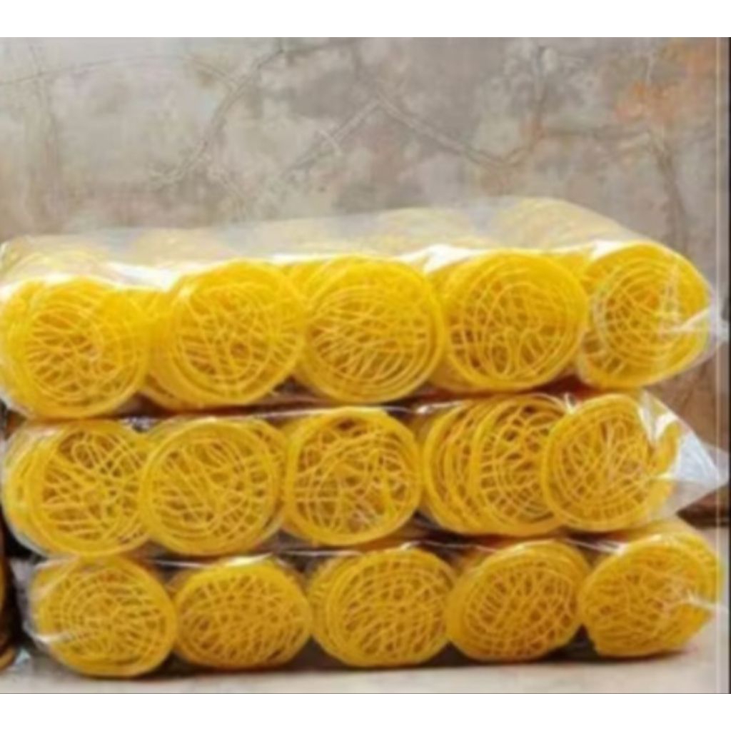 

Kurupuk mie kuning mentah