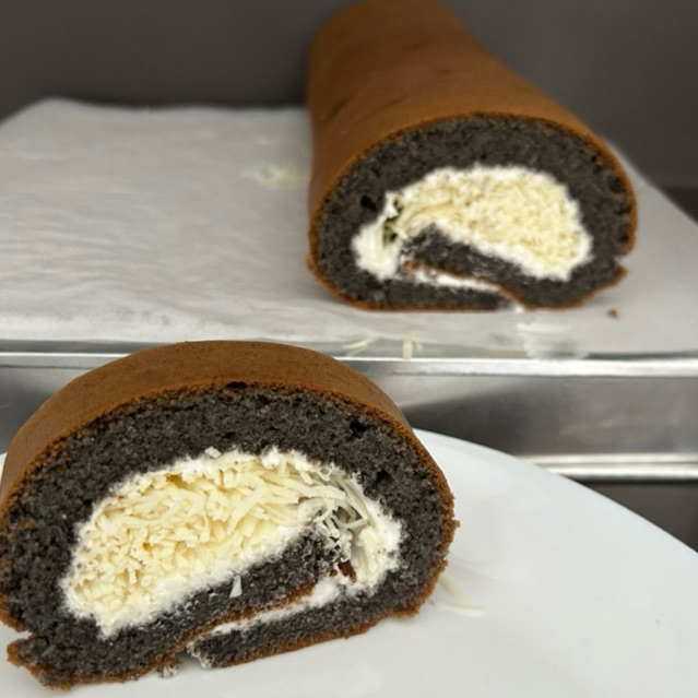 

Bolu Gulung Ketan Hitam GLUTEN FREE 30 cm