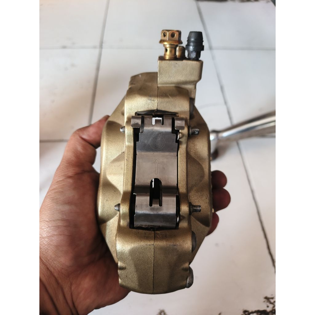 kaliper brembo 4p 2pin dan 2p 1pin second