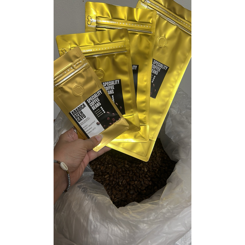 

biji kopi aceh gayo . medium roast . Arabica grade 1 . Semi washed