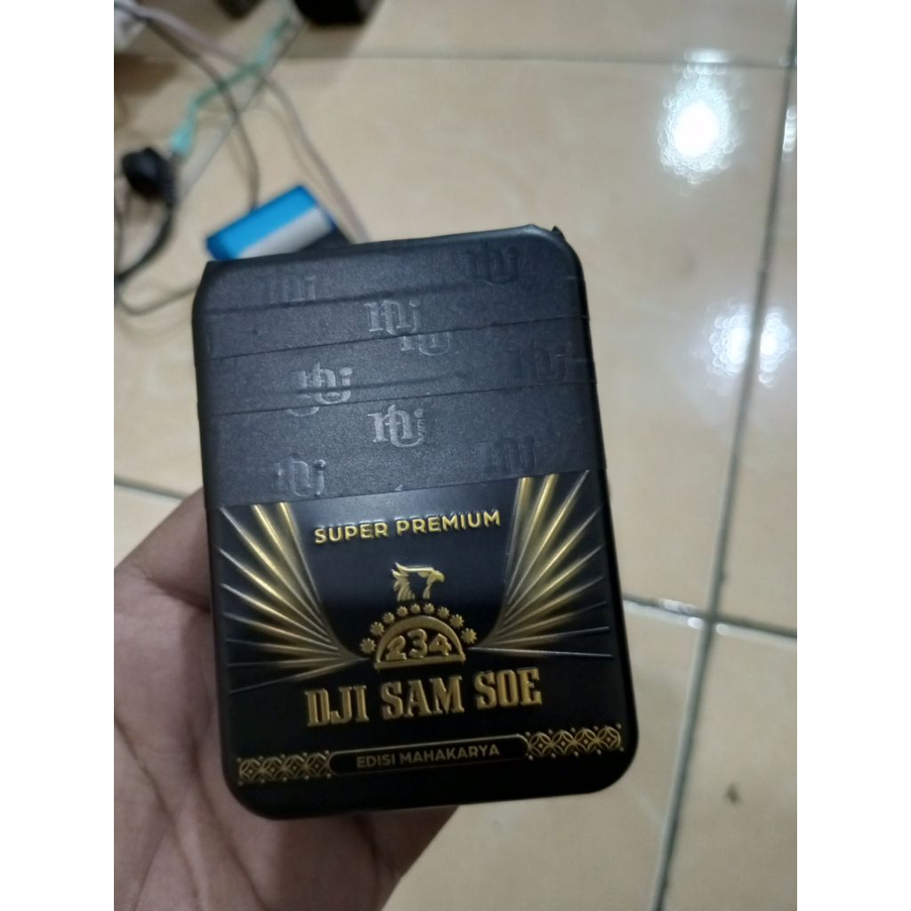 

KALENG TIN BOX HITAM LIMITED EDITION